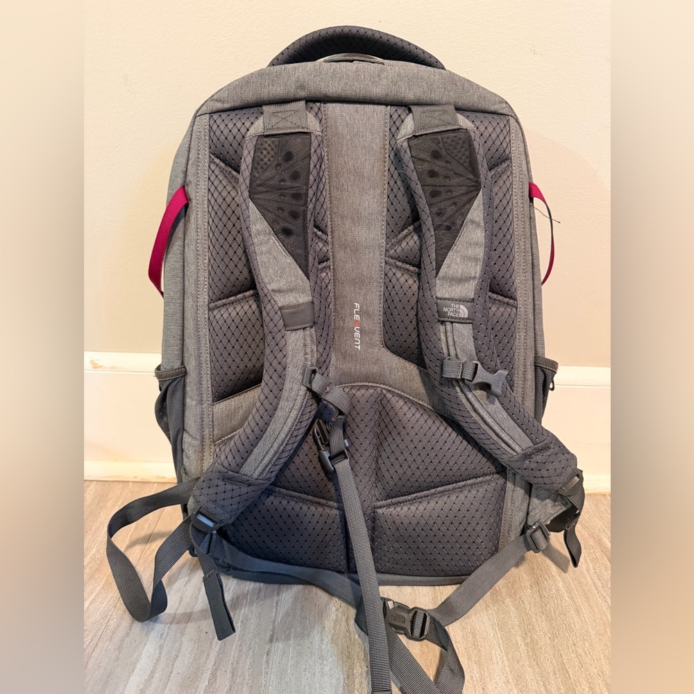 The North Face Recon Everyday Backpack - Durable Travel & Commuter Bag - Picture 5 of 5